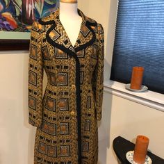 Vtg. 70s Lilli Ann Paris/ Sf Glamorous Mod Metallic Brocade Evening Coat - S/M Rare & Worthy Of A Rock Star! New Unworn Vintage Condition - Absolutely Spectacular! A Rare Example Of Lilli Ann In Perfect Shape! This Is A Very High Quality, Well Made Couture Coat. It Is Gorgeous! Exciting Provenanace: Imagine My Excitement While Watching The French Tv Series: Ask - Call My Agent Season 4, Episode 5 Guest Starring Signoury Weaver. The Actor's Agent, Andrea, Is Rushing To Meet Signoury At The Fabulo Retro Black Party Outerwear, Retro Fitted Lined Outerwear, Vintage Fall Blazer For Parties, Vintage Outerwear For Evening In Fall, Retro Long Sleeve Party Blazer, Vintage Blazer For Fall Party, Retro Evening Outerwear For Fall, Retro Fall Evening Outerwear, Vintage Fall Party Blazer