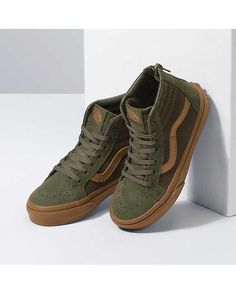 Sk8-Hi Zip Shoe Country Boy Shoes, Casual Mens Sneakers, Mens Going Out Shoes, Mens Vintage Shoes, Mens Shoes Fashion, Green Shoes Aesthetic, Cool Shoes Men, Men Fashion 2024, Men’s Sneakers