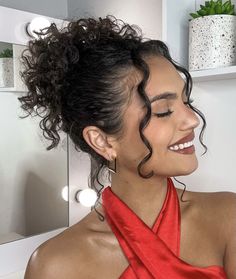 Haïr Style For Short Curly Hair For Wedding, Natural Curls Ponytail, Prom Curly Updo, Bridesmaid Hairstyles Natural Curly Hair, Prom Hairstyles Curly Hair Natural Curls Short, Curly Hairstyle For Wedding Guest, Curly Hair Wedding Guest Styles, Short Curly Hair Updo, Valentines Hairstyles