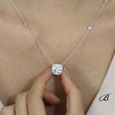 Cushion Cut Halo, Diamond Pendants Designs, Chain Diamond, Silver Diamond Necklace, Halo Necklace, Trending Necklaces, Diamond Solitaire Necklace, Diamond Simulant, Jewelry Lookbook