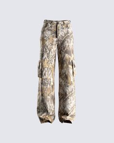 Who said blending in was an option 😏 It will be impossible to hide your fierceness in these camo twill pocket pants. Constructed from washed twill fabric, and complete with an all-over camo print, cargo pockets, and a relaxed fit 💚 The print is randomly placed so each garment will be uniquely different 😚 Cargo Pants Xs, Pink Hunting Gear, Camo Parachute Pants Outfit, Camo Off The Shoulder Top, Low Rise Camo Cargo Pants, Individual Clothing Pieces, Ross Finds Clothes, Cloudy Weather Outfit, Hunting Clothes For Women