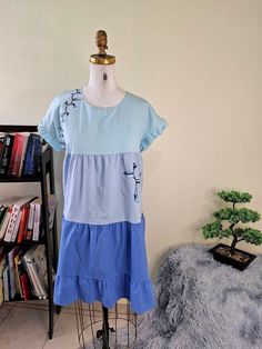 unique dress, upcycling. size L; Bust 95-110 cm waist; 93 cm hip; 115 cm length from shoulder to skirt 93 cm Made with three different pieces, of a pleasant fabric for summer. It is not tight, making it a very comfortable garment to wear. Summer Patchwork Dress For Day Out, Knee-length Cotton Patchwork Dress, Cotton Knee-length Patchwork Dress, Cotton Patchwork Knee-length Dress, Fitted Light Blue Patchwork Dress, Casual Blue Patchwork Dresses, Light Blue Patchwork Summer Dress, Summer Mini Length Patchwork Dresses, Casual Knee-length Patchwork Dress