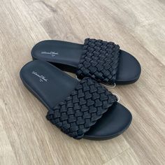 New Women’s Universal Thread Polly Sandals Black Slip-on Synthetic Jelly Sandals, Casual Synthetic Jelly Sandals With Flat Heel, Casual Synthetic Flip Flops With Woven Sole, Black Jelly Slide Sandals For Spring, Black Sandals With Woven Sole For Beach, Trendy Jelly Sandals With Textured Footbed, Black Flat Summer Flip Flops, Black Summer Style Flat Flip Flops, Black Synthetic Slip-on Jelly Sandals