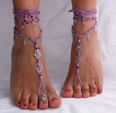 This listing is for a PAIR of barefoot sandals and ONE toe ring. If you are interested in the sandals (picture 2), please convo me for availability and prices. Beautiful and unique barefoot sandals with a ethnic vibration. They look great as necklace or on the hands too :) Handmade crochet with love and care using waxed polyester cord, tibetan silver hamsa hand connectors and charms, glass beads and silver beads. The lace is long enough to wrap it 2 times around the leg. Each end of the string i Anklet Crochet, Hippie Sandals, Belly Piercing Jewelry, Jewelry Hippie, Belly Piercing, Toe Ring, Foot Jewelry, Hamsa Hand, Toe Rings