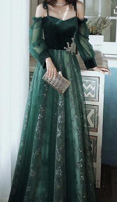 Yule Ball Slytherin Dress, Green Yule Ball Dress, Yule Ball Slytherin, Dark Green Ball Gown, Castle Photoshoot, Yule Ball Dresses, Trendy Gowns, Yule Ball Outfits, Yule Ball Dress