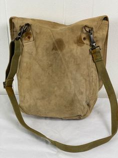 Vintage Bag 1890s Bag Shoulder Bag Messenger Bag U.S. Army - Etsy Musette Bag, Army Bag, Military Bag, Vintage Luggage, French Army, Vintage Bag, Vintage Military, Pretty Clothes, Backpacking Travel