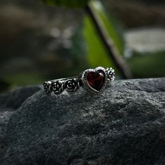 Our adjustable garnet heart rose ring is a intricate statement piece that combines the charm of the Victorian era with a macabre gothic twist. 🖤 🦇  The centerpiece of this romantic Victorian ring is a stunning red garnet heart, symbolizing deep love, passion, and devotion. ♥️ 🥀  This stunning ring is the perfect accessory for anyone who loves gothic, boho, or witchy jewelry. The vintage Victorian vampire design is both elegant and eerie, making this ring a truly unique statement piece. ️ 💍 T Red Goth Jewelry, Vampire Jewelry Rings, Goth Wedding Ring Set, Gothic Rings Aesthetic, Vampire Jewelry Aesthetic, Red Wedding Rings, Goth Wedding Ring, Goth Engagement Rings, Goth Rings