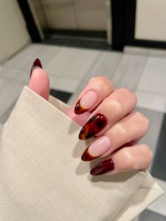 #tortoise nails Red Tortishell Nails, Red And Tortoise Nails, Burgundy And Tortoise Shell Nails, Red And Tortoise Shell Nails, Tortoise Nails Design, Tortishell Nails Design, Tortoise Nails, Tortoise Shell Nails, Turtle Nails