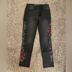 Diane Gilman Dg2 Pants, Embroidered Flowers, Size 2. Grey Color With Red/Pink Flowers. Great Condition Virtually Brand New, Worn Only Once. Casual Mid-rise Embroidered Pants, Trendy Embroidered Straight Leg Pants, Casual Mid-rise Pants With Floral Embroidery, Trendy Straight Leg Pants With Floral Embroidery, Casual Straight Leg Pants With Floral Embroidery, Casual Straight Leg Bottoms With Floral Embroidery, Casual Embroidered Mid-rise Bottoms, Casual Mid-rise Embroidered Bottoms, Spring Stretch Pants With Floral Embroidery