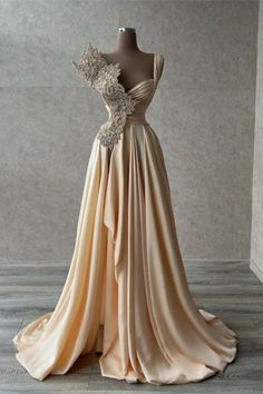 डिजाइनर कपड़े, Pleated Party Dress, Dream Prom, Diamond Dress, Elegant Prom Dresses, فستان سهرة, A Line Prom Dresses, Dress Boutique, Stretch Satin