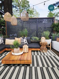 Outdoor Decor. Outdoor Furniture. Outdoor Space. Outdoor Living. Outdoor Oasis. Outdoor Rugs. Washable Rugs. Washable Outdoor Rugs. Backyard Decks, Dark Garden, Backyard Seating, Patio Inspiration, Deck Decorating Ideas, Patio Plants, Backyard Inspo, Design Exterior, Outdoor Decor Backyard