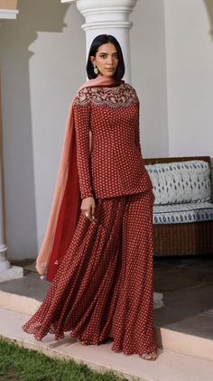 Double Colour Gown Design, Godbharai Dress, Indo Western Wedding Outfits Women, Suit Ideas For Women Indian, Pant Style Suits Indian, Saree Sharara, Stylish Designer Dresses, Sharara Kurti, Garara Dress