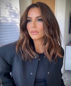 Eva Longoria Hair, Brunette Hair With Highlights, Vlasové Trendy, Brunette Balayage Hair, Brown Hair Balayage, Balayage Brunette, Haircut And Color, Medium Hair Cuts