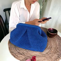 Paper Yarn, Outfits Unique, Unique Gifts For Her, Unique Christmas Gifts, Mesh Bag, Unique Christmas, Handmade Bags, Stylish Accessories, Clutch Handbag