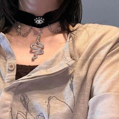 Color: 10249 Style: Retro Black Metal Pendant Chain Necklace, Edgy Choker Jewelry, Edgy Choker Style Jewelry, Trendy Black Metal Jewelry, Trendy Metal Jewelry For Halloween, Trendy Halloween Metal Jewelry, Trendy Metal Halloween Jewelry, Black Edgy Jewelry For Party, Edgy Black Jewelry For Party