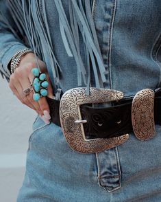 Tooled black leather belt with oversized antique silver western buckle set. 2" Width Italian leather handmade solid brass sterling silver plated buckle set Made in the USA SIZE MEASUREMENT FITTING RANGE X-SMALL 30" 28"-32" SMALL 33" 31"-35" MEDIUM 36" 34"-38" LARGE 39" 37"-41" X-LARGE 42" 40"-44" Big Buckle Belt, Turquoise Belt, Western Buckles, Black Leather Belt, Buckle Belt, Western Outfits, Black Belt, Belts For Women, Western Wear