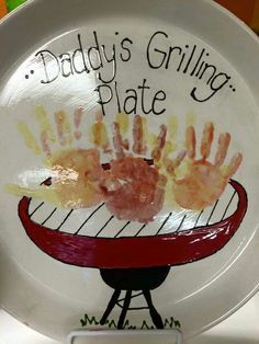 a plate with handprints on it that says daddy's grilling plate