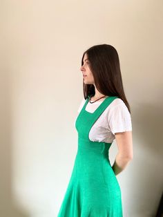 "Incredible vintage pinafore maxi dress by Marion Donaldson in the most stunning emerald green. The fit is so flattering with a lovely drape the the fabric, seems like a linen blend. In excellent condition. Bust 34\", under bust 27\"." Fitted Sleeveless Vintage Suspender Dress, Retro Fitted Sleeveless Pinafore Dress, Vintage Pinafore, Dress Clothes For Women, Vintage 70s, Emerald Green, Linen Blend, Dress Outfits, Maxi Dress