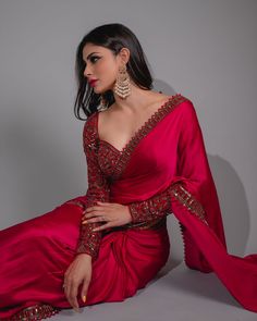 Editor's Note Red Sweetheart Neck Blouse Paired With Satin Saree Fabric: Velvet, Satin Color: Red Care: Dry Clean Only About the Designer Vvani by Vani Vats- an Indian ethnic women’s wear label. It is a depiction of the royal and intricate handcrafted embroideries in unconventional designs. Sequence Saree, Mouni Roy, Fashionable Saree Blouse Designs, Fancy Sarees Party Wear, Party Sarees, Saree Blouse Patterns, Indian Fashion Saree, Saree Designs Party Wear, Indian Dresses Traditional