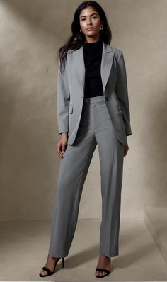 Grey tailored suit from Banana Republic. Suit consists of a blazer and matching high waisted, straight leg pants. "Womens fit". Color light grey heather Outfit Formal Mujer, Slacks Outfit, Fashion 60s, Meeting Outfit, Professional Outfits Women, Pant Suits For Women, Business Professional Outfits, Business Attire Women, Business Casual Outfits For Work