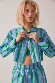 Striped Button-up Tops For Loungewear, Striped Shirt For Spring Loungewear, Spring Striped Shirt For Loungewear, Spring Striped Loungewear Shirt, Spring Loungewear Top With Spread Collar, Spring Top With Striped Spread Collar, Spring Loungewear Shirt With Spread Collar, Striped Long Sleeve Top For Daywear, Spring Relaxed Fit Cropped Shirt For Loungewear