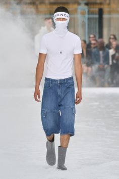 Givenchy Spring 2023 Menswear Fashion Show | Vogue Givenchy 2023, Givenchy Spring 2023, 23 Runway, Runway 2023, Best Of Fashion Week, Givenchy Fashion, Mens Fashion Denim, Menswear Runway, Clothing Designs