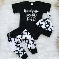 @ 𝖙 𝖆 𝖗 𝖆 𝖑 𝖔 𝖛 𝖊 𝖊 𝖊 Baby Boy Leggings, Mode Teenager, Long Pants Outfit, Baby Mode, Baby Letters, Newborn Boy Clothes, Baby Boy Clothes Newborn, Baby Tips, Baby Boy Romper