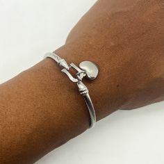 Harmonee Stainless Steel Heart Bracelet Bracelet Outfit, Chunky Silver Jewellery, Bracelets Outfit, Pets Stuff, Silverware Crafts, Bracelet With Heart, Silver Jewelry Box, Bracelets Silver, Hand Accessories