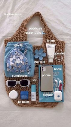 Summer Bag Essentials, Road Trip Kit, Beach Vacation Packing List, Everyday Bag Essentials, Beach Bag Essentials, Packing Essentials List, School Bag Essentials, Travel Bag Essentials, Inside My Bag