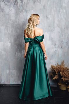 Dark Green Gown, Corset Fits, Illusion Dress Prom, Short White Dress Wedding, Grey Evening Dresses, Knee Length Wedding Dress, Satin Evening Gown, Tulle Veil, Mini Wedding Dresses