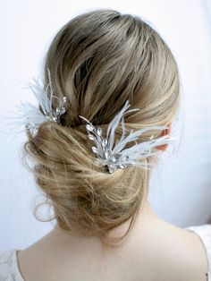 "Feather Crystal hair clip Crystal hair pin Feather fascinator Feather hair Wedding hair accessories Bridal accessories - The price is for 1 hairpin! These gentle feather hairpins are truly stunning and would add a romantic touch to any bride's hair ensemble! Made from Swarovski crystals and feather, they glisten and catch the light beautifully, whilst remaining classy, chic, and understated. These pins are extremely versatile, and the wire branch can be bent to make a variety of shapes and to f Hair Accessories Feather, Wedding Hair Pins Crystal, Feather Hair Comb, Crystal Hair Clip, Bridal Hair Pins Pearl, Crystal Hair Clips, Feather Fascinator, Feather Hair Clips, Hair Accessories Pearl