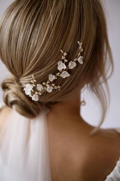 A very tender and delicate set of bridal hairpins which consists of 3 hair pins with white small beads and white porcelain flowers. Set of bridal hair pins will be a perfect finishing touch for a modern bride in a boho or classic style. Bridal hair pieces can be placed differently in any hairstyle. *Choosing a color you choose the color of the wire products. Is it gold, silver or rose gold wire color (choose the color of your jewelry or details on the dress) Bridal Hair Pieces Boho, Hair Accessories For Bride, Bridal Hairpins, Flower Hair Pins Wedding, Wedding Flower Hair, Hair Pins Bridal, Flower Hair Pins, Floral Hair Pins, Floral Hair Clip