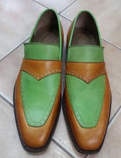 Brown Green Contrast Leather Classic Loafers Moccasin Dress Shoes on Storenvy Mens Tassel Loafers, Mens Loafers Shoes, Classic Loafers, Quality Leather Boots, Style Loafers, Custom Design Shoes, Velvet Loafers, Leather Loafer Shoes, Brown And Green