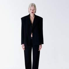 Oversize jackets are one of the coolest trends of today. It will give you an oversized look with its wide collar and wide shoulder pads. It has pockets on the side. You can create a suit with your own trousers. 100% Crepe, Do Dry Cleaning  Made in Turkey Black Long Sleeve Outerwear With Structured Shoulders, Black Structured Shoulder Blazer For Fall, Modern Fall Outerwear With Structured Shoulders, Black Blazer With Structured Shoulders For Fall, Black Blazer With Structured Shoulders, Winter Outerwear With Structured Shoulders For Office, Black Business Outerwear With Structured Shoulders, Winter Office Outerwear With Structured Shoulders, Business Black Outerwear With Structured Shoulders