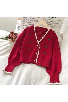 Material: Algodão, Poliéster, Acetato, Acrílico Tamanho único: Busto - 90cm / Comprimento - 46cm Cottagecore Aesthetic Clothes, Cottagecore Outfits, Cottagecore Aesthetic, Embroidered Sweater, Fall Sweaters, Vintage Aesthetic, Aesthetic Clothes, Shopping Outfit, Red