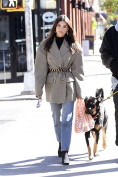 Denim Silhouettes, Emily Ratajkowski Outfits, Classic Black Boots, Straight Leg Jeans Outfits, Basic Jeans, Houndstooth Coat, Houndstooth Blazer