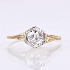 an antique diamond ring with filigrees in yellow gold and white gold setting