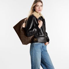 LOUIS VUITTON® - Graceful Mm - Peony Louis Vuitton Graceful Mm, Louis Vuitton Graceful, Mm Monogram, Louis Vuitton Official Website, Leather Detailing, Classic Monogram, Pink Monogram, Lightweight Bag, Louis Vuitton Official