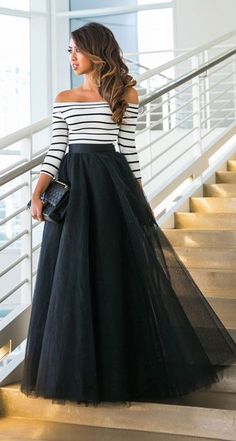 Black Tulle Maxi Skirt Outfit for Special Occasions Tulle Maxi Skirt Outfit, Black Tulle Skirt Outfit, Gaun Tulle, Cute Maxi Skirts, Tulle Skirts Outfit