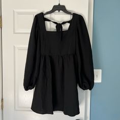 New, Never Worn, Tags Still On Black Midi Dress With Square Neck For Day Out, Black Mini Dress With Square Neck For Day Out, Black Square Neck Casual Dress, Black Square Neck Dress For Casual Wear, Dress Midi Casual, Lane 201, Wrap Dress Midi, Green Formal Dresses, Beautiful Floral Dresses