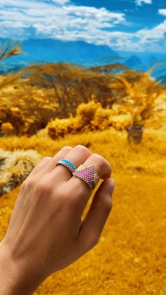 Hand made rings with miyuki inspired in sacred geometry. They come in different colors and can be purchased in pair or individual. The price includes both rings. Miyuki Ring, Beaded Earrings Native, Bead Making, Delica Beads, Bead Jewellery, Seed Bead Jewelry, Beaded Rings, Sacred Geometry, How To Make Beads