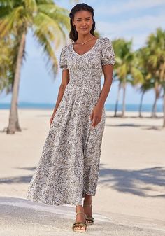 This beautiful, flowy maxi dress in a floral print is a must-have for your wardrobe! Casual V-neck Maxi Dress With Ditsy Floral Print, Beach Maxi Dress With Flowy Skirt, Elegant Beach Maxi Dress With Ditsy Floral Print, Elegant Ditsy Floral Print Maxi Dress For Vacation, Elegant Beach Dresses With Ditsy Floral Print, Elegant Printed Floral Beach Dress, Flowy Maxi Length Floral Dress, Elegant Printed Floral Dress For Beach, Sundress Style Maxi Dress With Flowy Midi Skirt