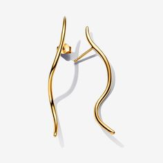 The Organically Shaped Wire Stud Earrings redefine linear elegance. A 14k gold-plated vertical wire with a rounded profile that's narrower towards each end takes a wavy, fluid shape. The top part of the wire extends slightly above the ear lobe. The mirrored design differentiates between right and left earrings. By reimagining lines and curves inspired by those found in nature, these earrings offer a fresh interpretation of delicate, warm-toned stud styling. - Pandora Organically Shaped Wire Stud Earrings - 14k Gold-plated unique metal blend Pandora Essence, Pearl Engagement Ring, Solid Gold Necklace, Solid Gold Earrings, Ring Pendant Necklace, Pandora Bracelets, Gold Plated Necklace, Gold Plated Earrings, Pearl Drop Earrings