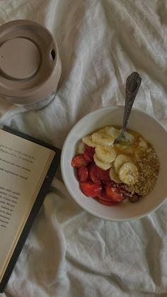 Morning Routines List, Breakfast Pictures, Aesthetic Breakfast, Aesthetic Morning, Morning Mood, Productive Morning, Healthy Girl