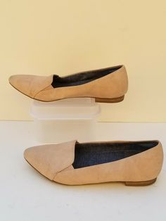 Dr. Scholls Really beige leather almond toe slip on casual ballet flats 8M. Condition is "Pre-owned". Shipped with USPS Priority Mail. Beige Flat Slip-ons With Leather Sole, Beige Slip-ons With Almond Toe, Beige Pointed Toe Slip-ons With Leather Sole, Beige Slip-on Flats With Leather Sole, Beige Slip-on Ballet Flats With Almond Toe, Beige Slip-on Suede Flats, Beige Suede Slip-on Flats, Beige Leather Sole Slip-on Ballet Flats, Beige Slip-on Flats With Almond Toe