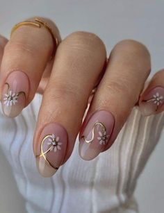 Nails With Flowers, Nails Yellow, Graduation Nails, Daisy Nails, Flower Nail Designs, Her Nails, Flower Nail