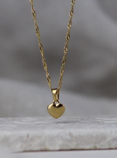 Our stunning puffed heart necklace adds a romantic, dainty accent to any look. Dipped in 18k gold over stainless steel, this gorgeous piece features a dainty twisty chain and a high-polish puffed heart pendant. Perfect to wear alone or stack with other necklaces. MATERIALS & SIZE Material: 18k stainless steel chain and pendant Size: 18 in. chain JEWELRY CARE Most of our jewelry is tarnish resistant, hypoallergenic, safe for sensitive skin. Handmade with ♡ in New York. - To maintain the beauty of Affordable Elegant Heart Necklace With Clavicle Chain, Heart Necklaces For Girlfriend, Luxury Heart Necklace With Delicate Chain As Gift, Puffed Heart Necklace, Chain And Pendant, Face Makeup Tips, Puffed Heart, Chain Jewelry, Steel Chain