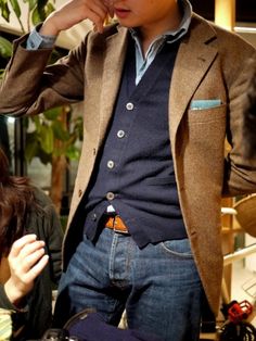 Sharp prep look A Man In A Suit, Man In A Suit, Cardigan Blazer, Guy Style, Creative Office, غرفة ملابس, Stil Inspiration