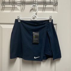 Nike Tennis Skirt Nike Tennis Outfits, Normcore Outfits, Tennis Uniforms, Tennis Lifestyle, Nike Skirt, Nike Tennis Skirt, Gymwear Outfits, Nike Skirts, Short Pollera