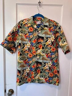 Vintage Colorful Parrots Hilo Hattie The Hawaiian Original Shirt - Size M. In very good condition with no rips, tears or stains. Measures 29" length x 19 1/2" across the back. Cotton Shirt With Camp Collar In Multicolor Print, Tropical Multicolor Cotton Shirt, Multicolor Cotton Hawaiian Short Sleeve Shirt, Casual Multicolor Cotton Hawaiian Shirt, Multicolor Collared Shirt With Tropical Print, Multicolor Hawaiian Camp Shirt In Cotton, Multicolor Cotton Tropical Hawaiian Shirt, Multicolor Tropical Cotton Camp Shirt, Red Tropical Print Cotton Tops